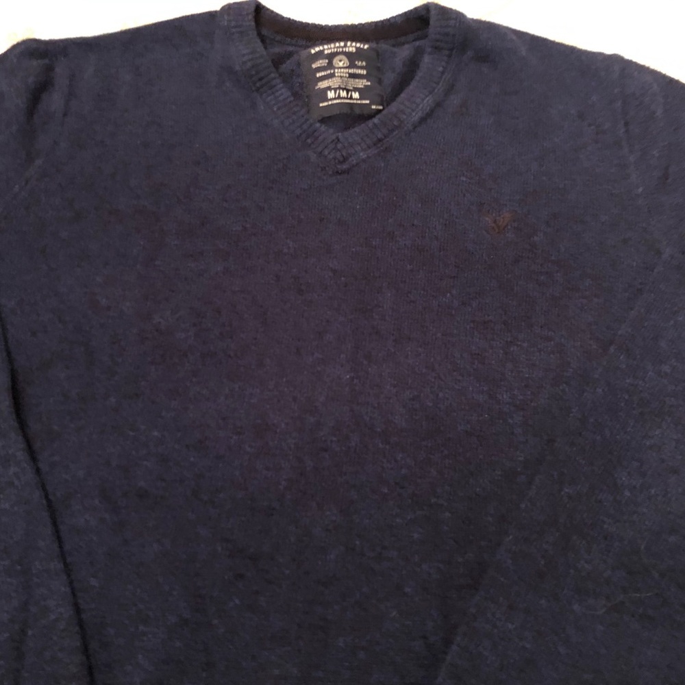 American Eagle men’s V neck sweater sz M